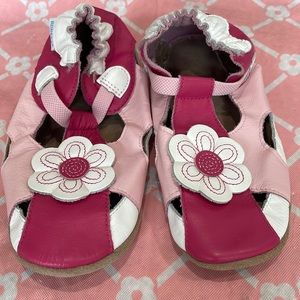 NEW Robeez Soft Shoes Leather Pink White ages 3-4